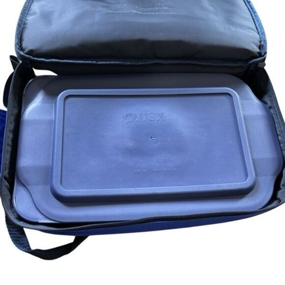 Pyrex Portables Insulated Carry Bag With 2.2 Qt. Glass Casserole Dish & Lid - Picture 7 of 10